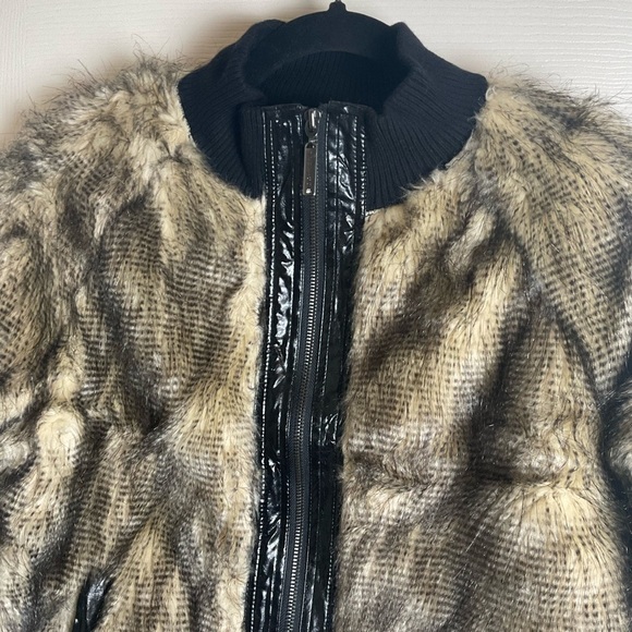 Vertigo Paris Faux Fur Bomber Jacket – Tan & Black – Size Large - Picture 3 of 10